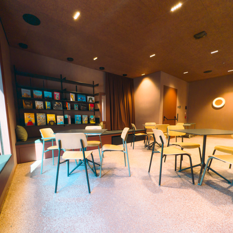 Mehrzweckraum mit Küche - Sala polifunzionale con cucina (20 m² / max. 42 P)